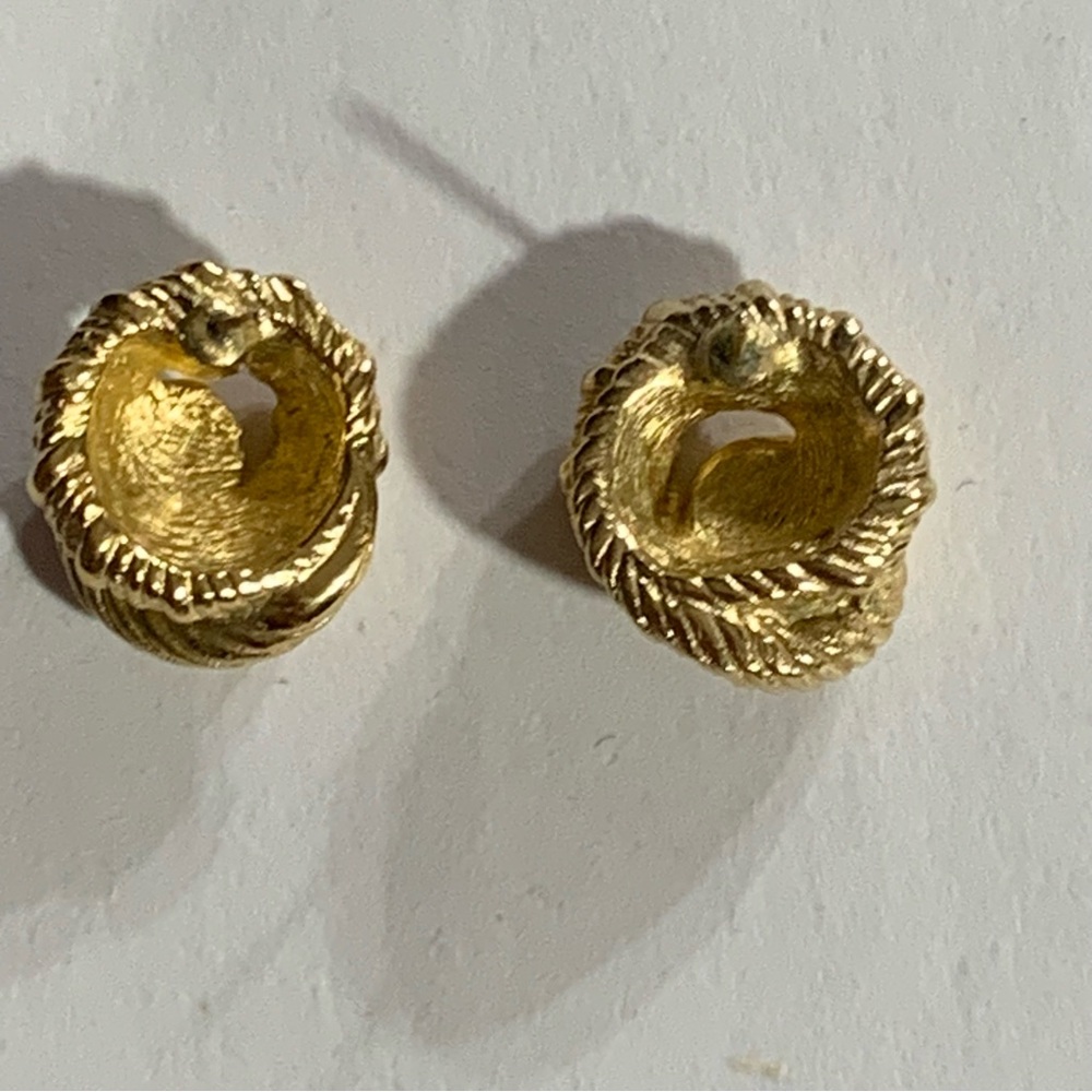 vintage CHRISTIAN DIOR 14k yellow gold plated ROPE KNOT stud post EARRINGS - Picture 5 of 10